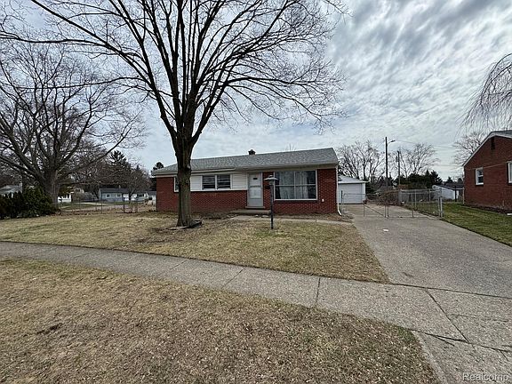 2nd image of 47166 Roland St