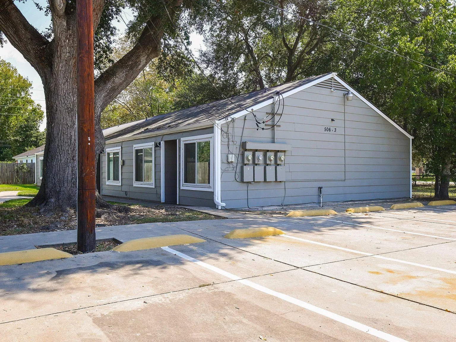 2 bed, 1.0 bath, 683 sqft, $1,250 — Photo 1