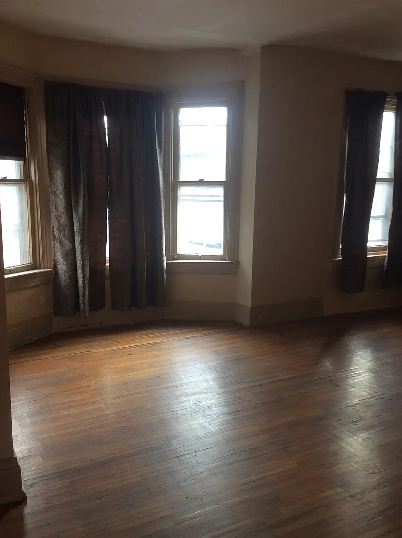 Spacious 2 Bedroom in Oldetowne East-York City SD — Photo 3
