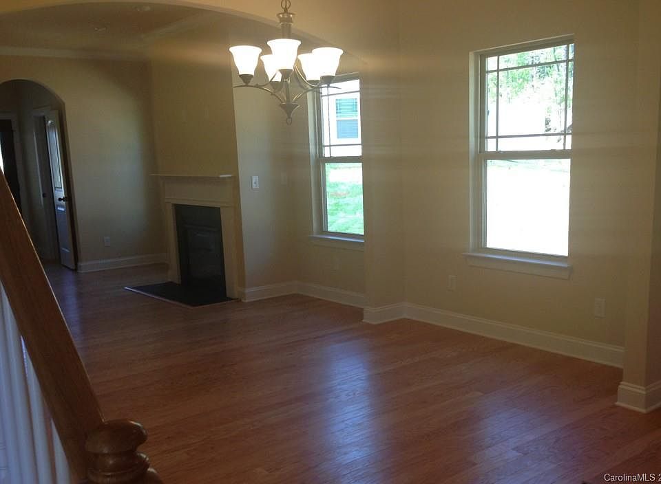 2nd image of 198 NE Aztec Cir #32