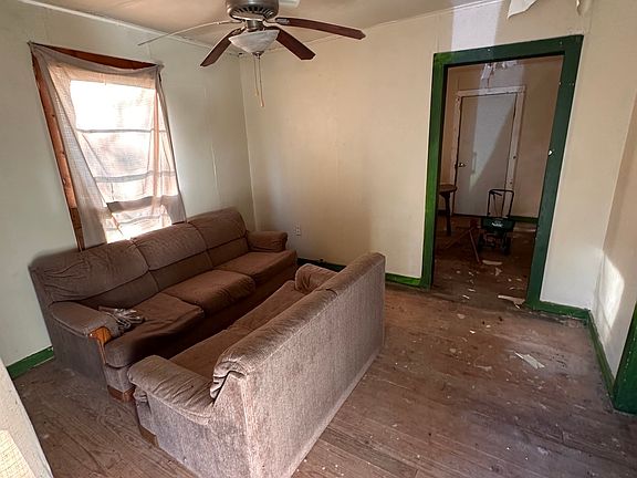 2nd image of 3924 Miles St