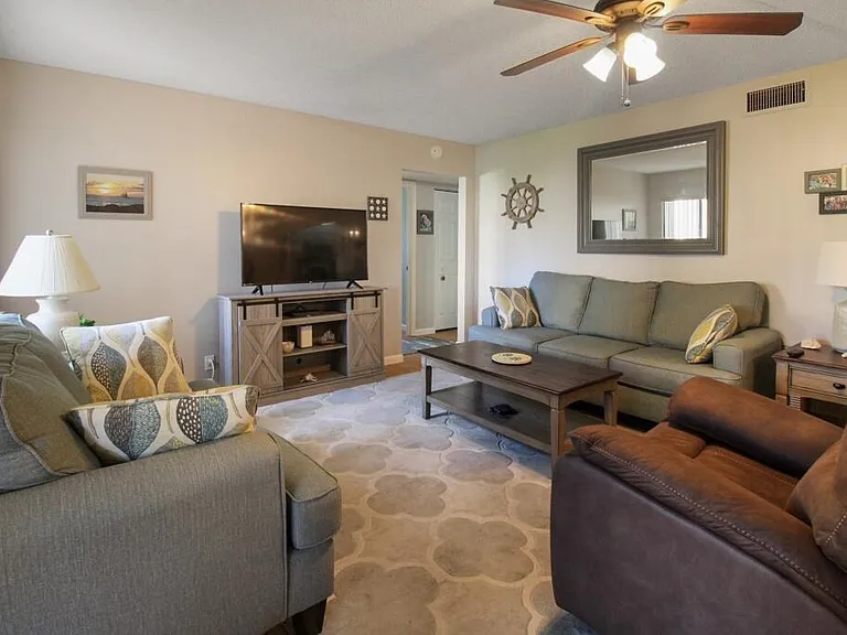 407 Pine Glen Ln #C-1 — Photo 1