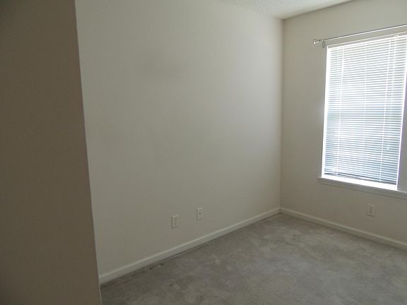 5th image of 609 Tisbury Ln
