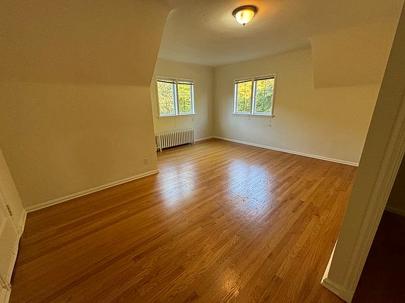 5th image of 417 Harvard Ave E APT 1