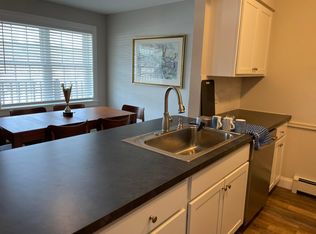 91 Village Green Cir #2, Quechee, VT 05059