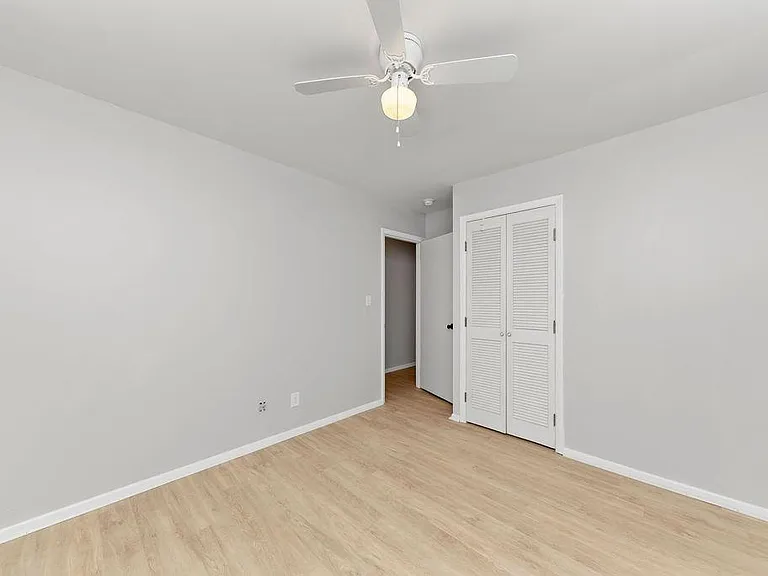 11 Lawndale Ave — Photo 10