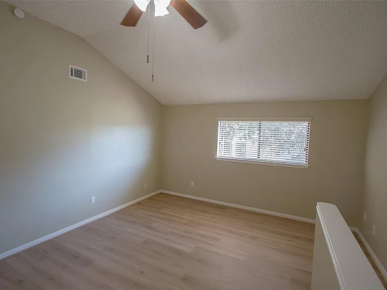202 Lakeview Ter #H — Photo 32