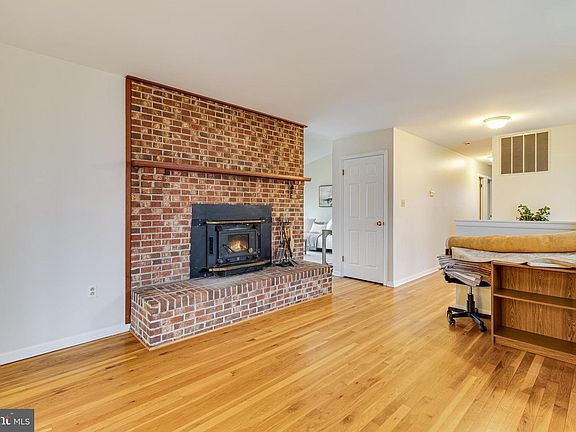 5th image of 1520 Stinnett Rd