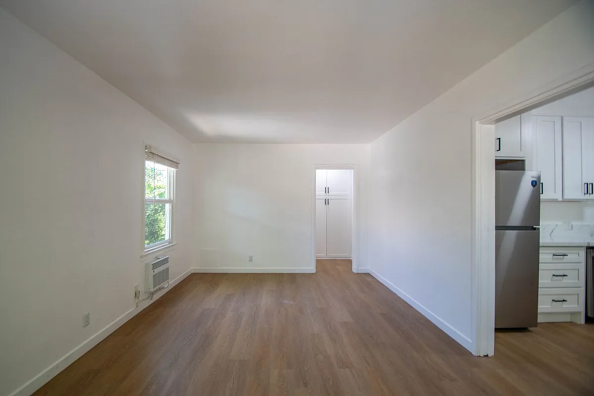Building Photo - 14437