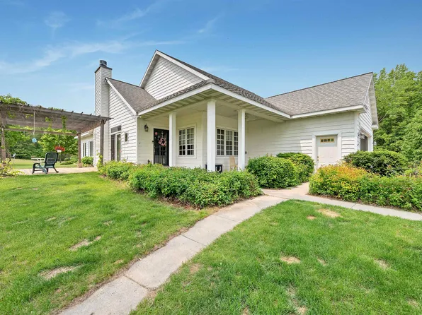 1817 Bonk Ln, Little Suamico, WI 54141