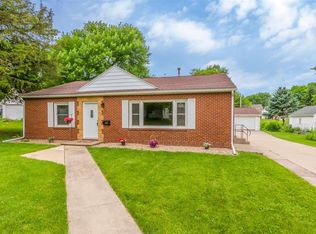 2460 1st St SW, Cedar Rapids, IA 52404