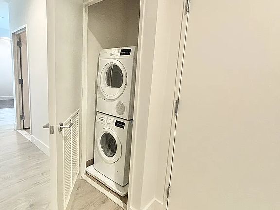 5th image of 229 W 60th St APT 5G