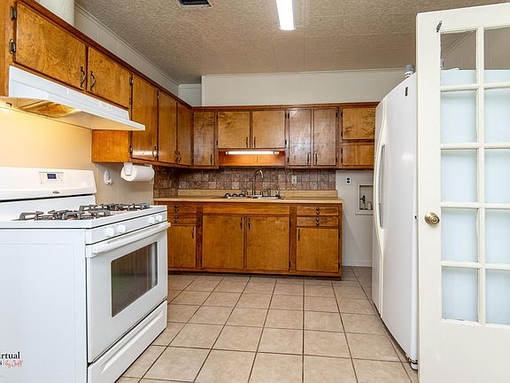 3rd image of 1305 Meadowview Dr