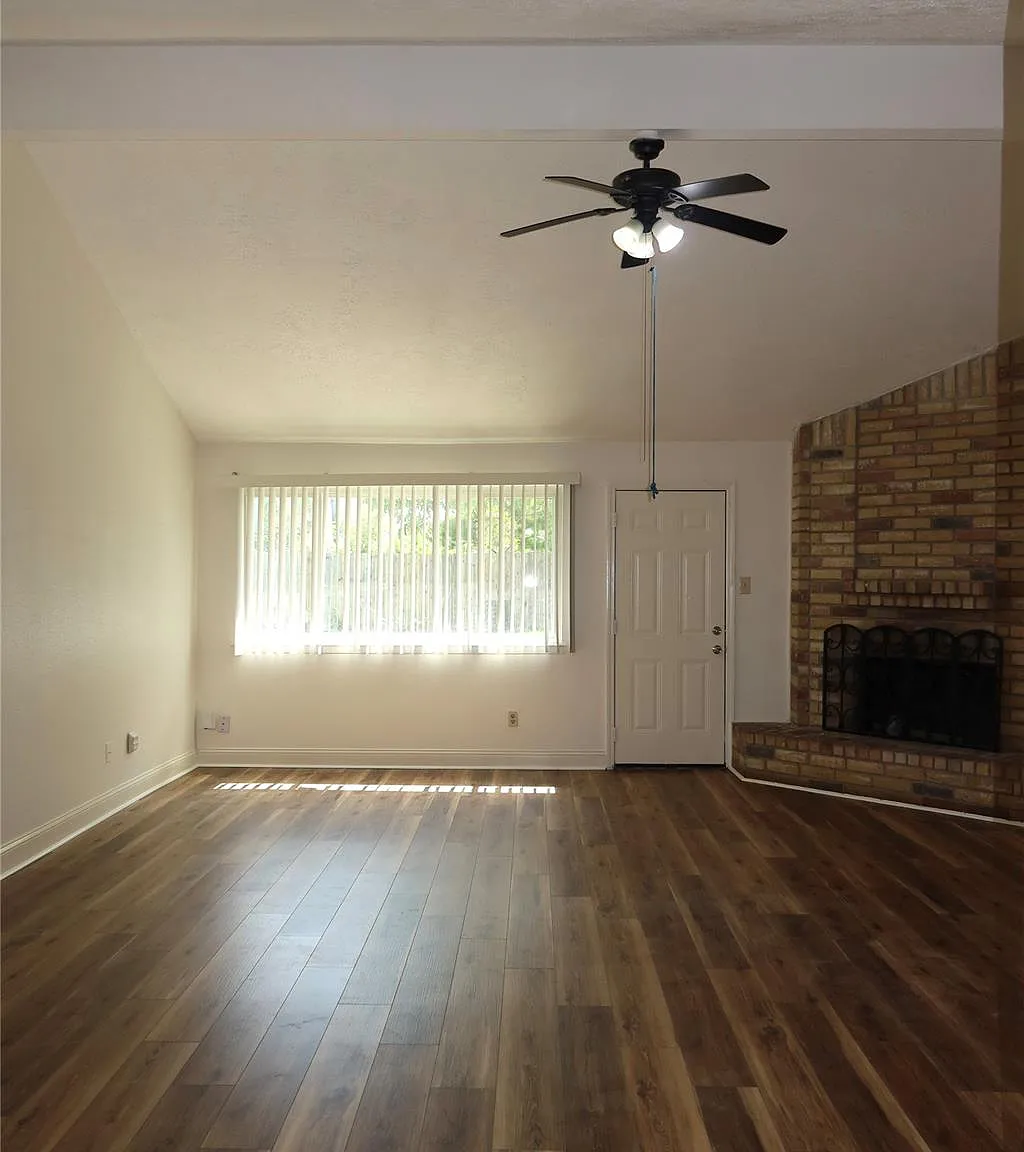 3 bed, 2.0 bath, 1491 sqft, $2,300 — Photo 3