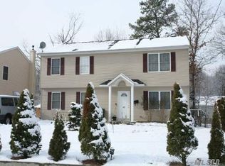 48 Spruce St, Wyandanch, NY 11798