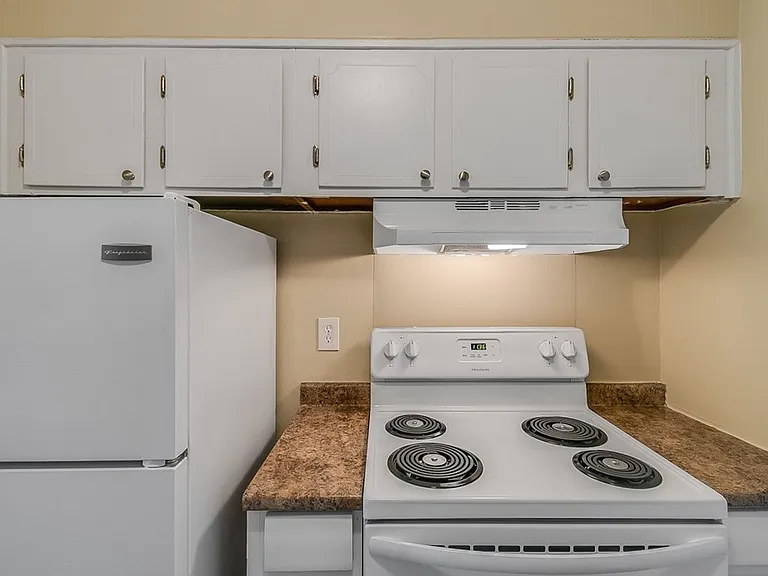 Fyfe Apartments — Photo 15