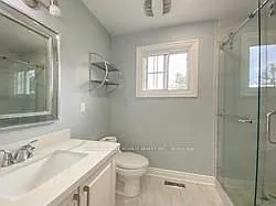 11951 Yonge St — Photo 12