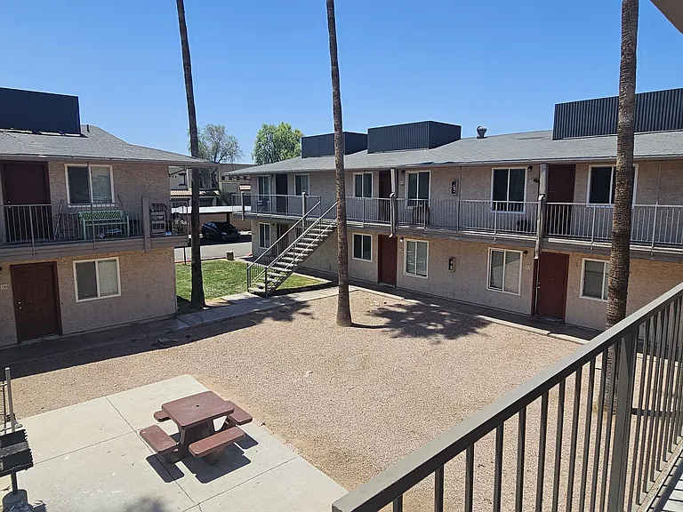 Hayden Terrace — Photo 8