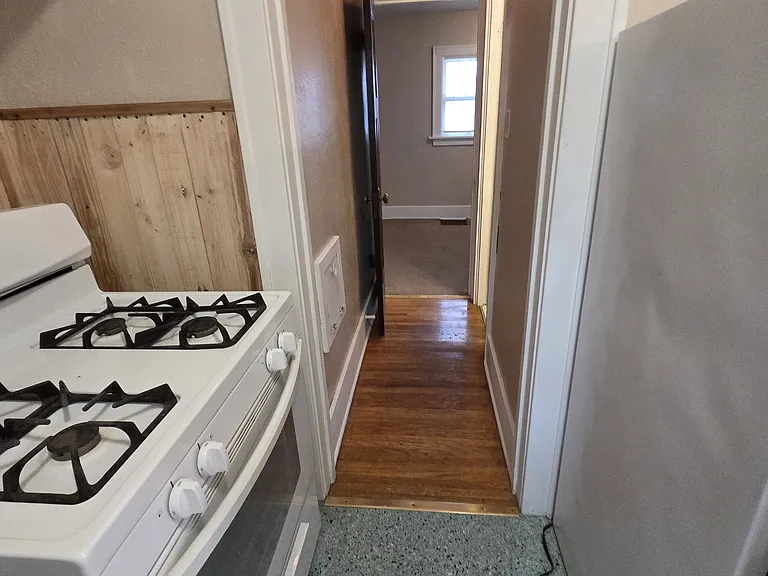 2400 S Henry St — Photo 11