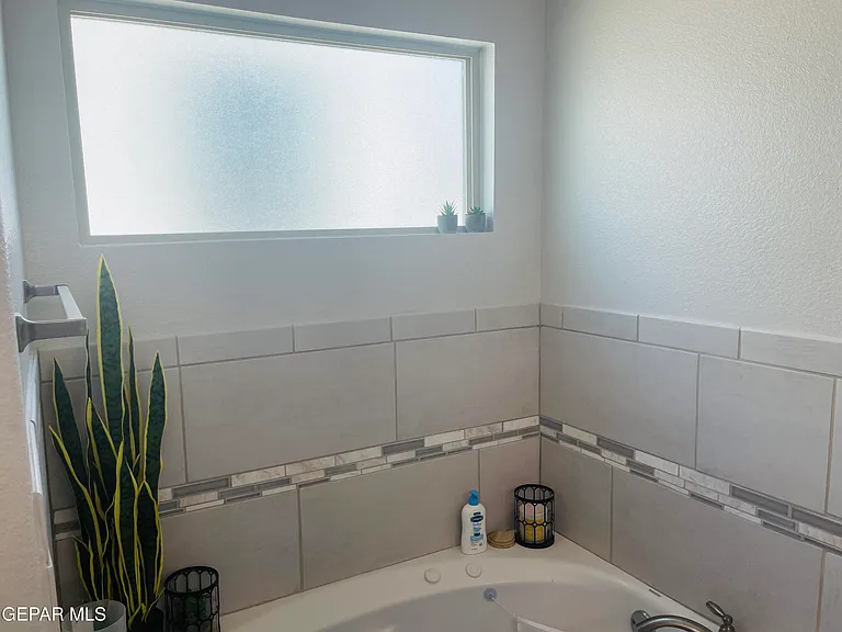 224 Wardour Castle Pl — Photo 11