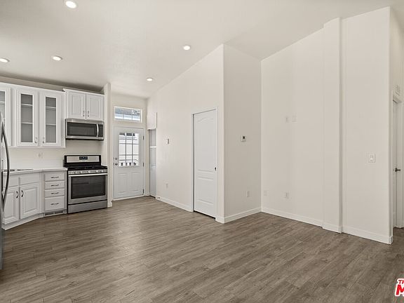 3rd image of 8250 Lankershim Blvd #19