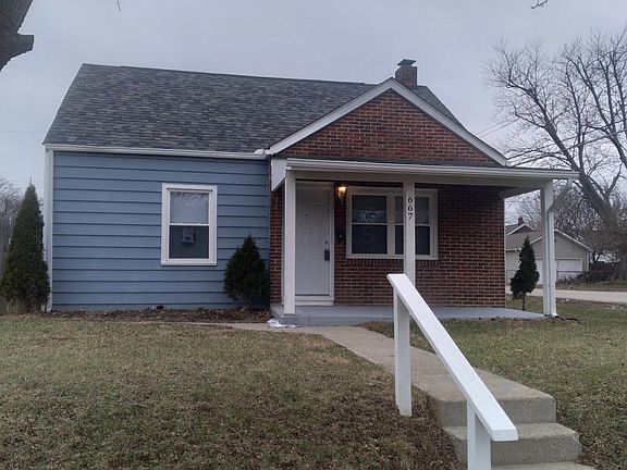 3rd image of 667 S Oakley Ave