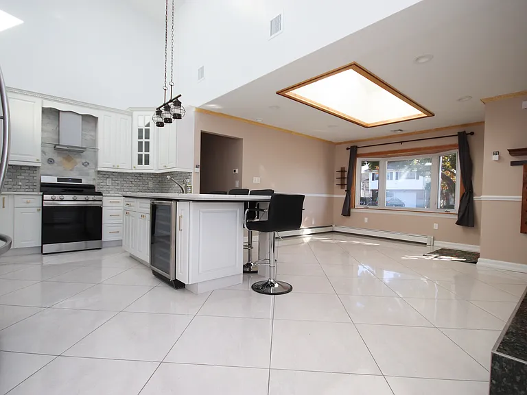 21 Silber Ave — Photo 6