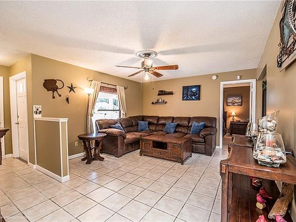 3rd image of 451 Longwood Cir
