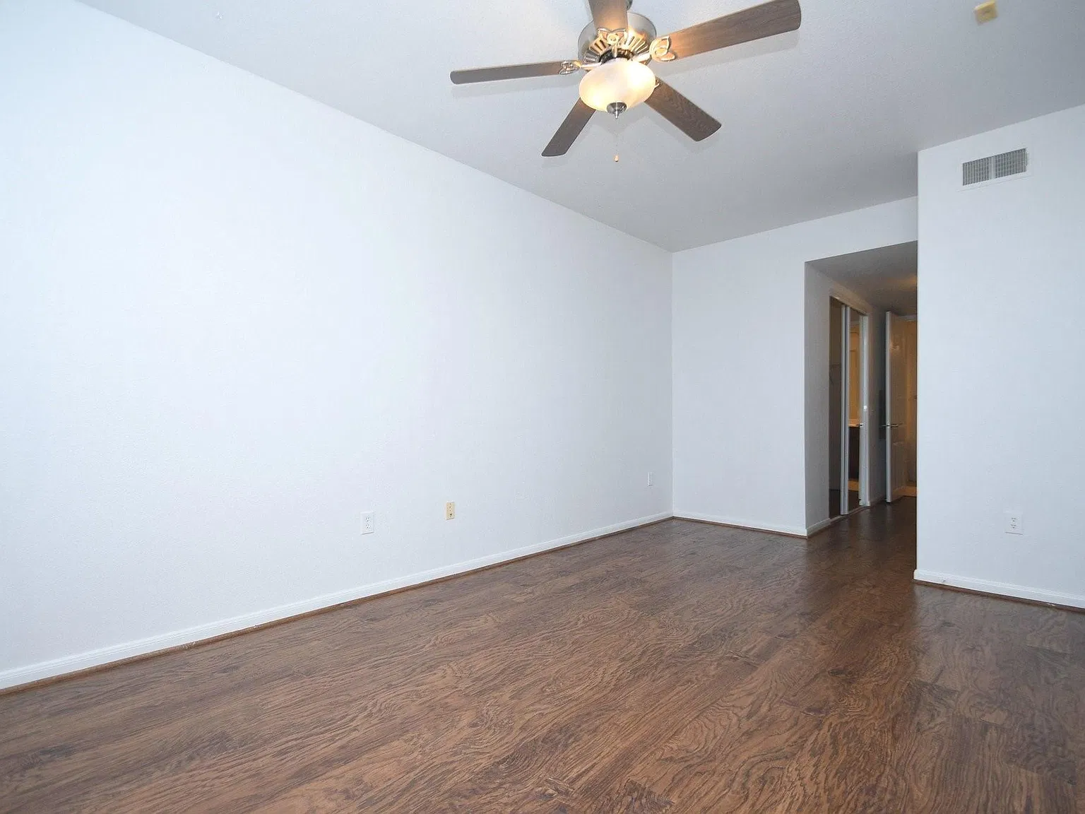 7575 Kirby Dr — Photo 3