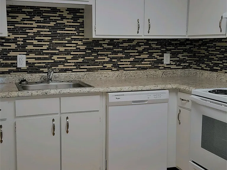 1 BR Kitchen 1 BR Kitchen