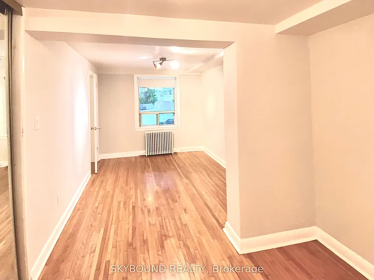 134 Glenwood Cres #LOWER — Photo 9