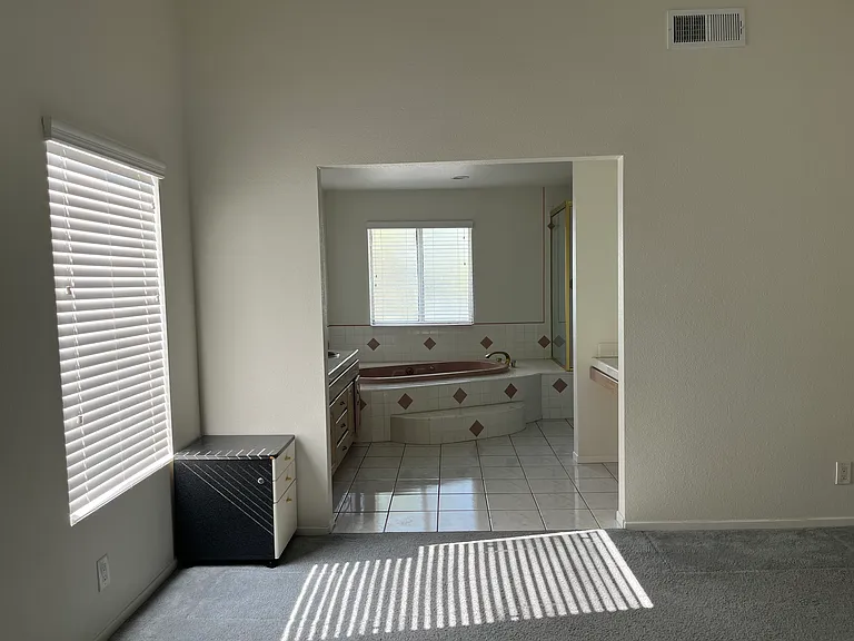1657 Meadow Glen Rd — Photo 7