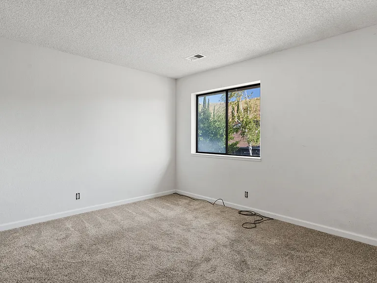 448 Lilac Ct — Photo 23