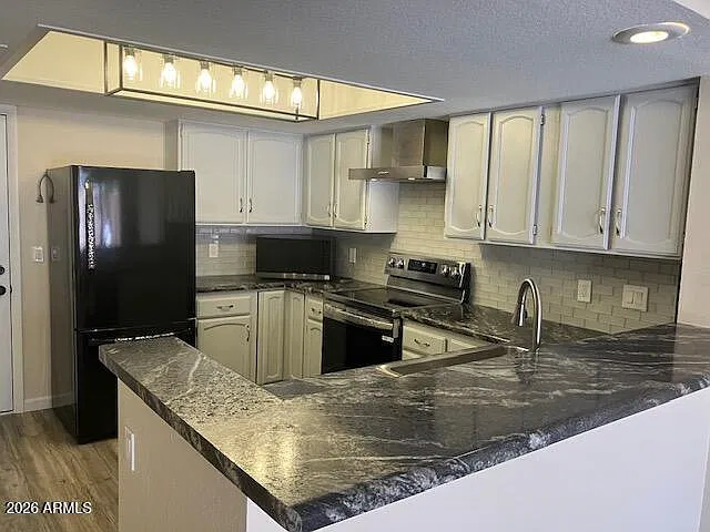 3 bed, 2.5 bath, 1585 sqft, $2,099 — Photo 3