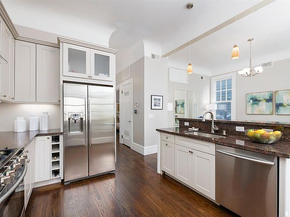 5th image of 835 Cole St APT 2