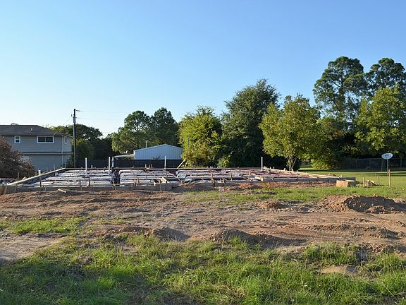 2nd image of 225 Port Dr