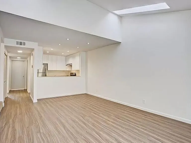 415 W Gutierrez St #8 — Photo 5