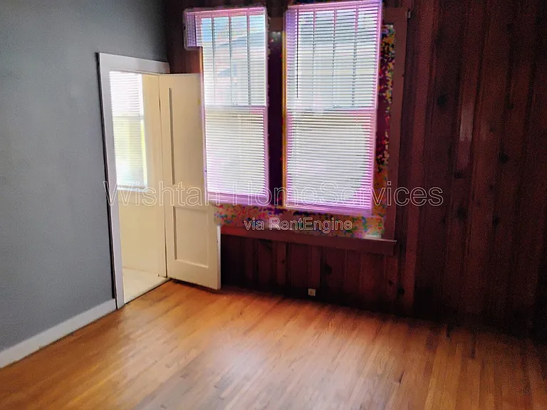 159 W Locust St — Photo 13