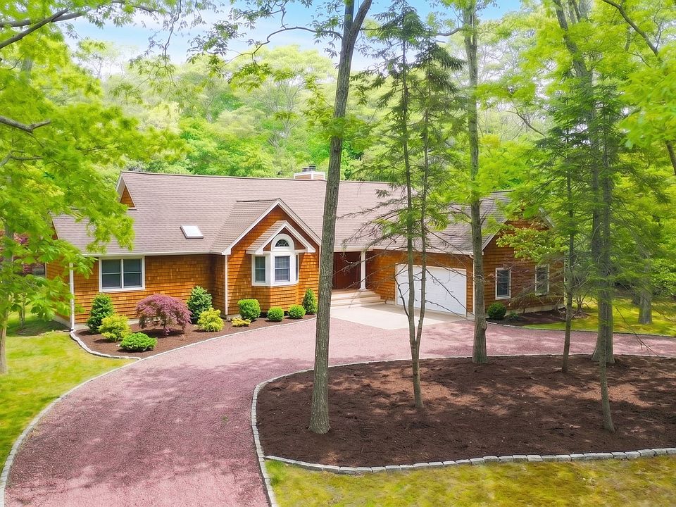 1st image of 33 Windwood Ct