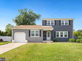 8 Hudson Ct, Somerdale, NJ 08083