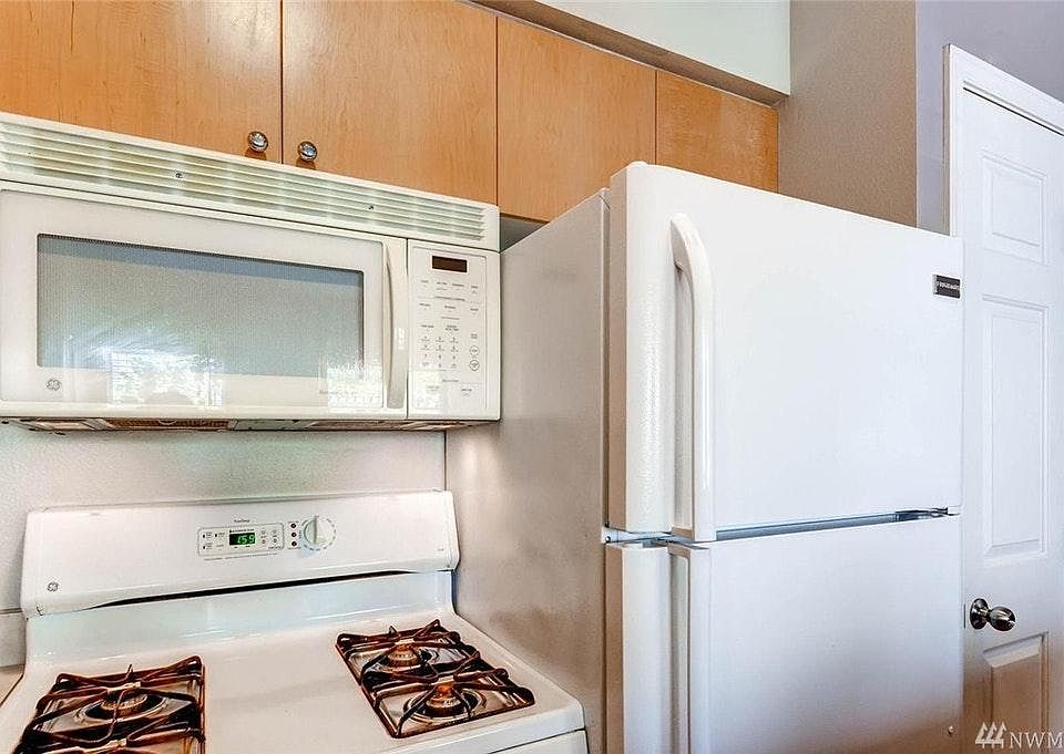 2nd image of 1571 Cherrylane Ave S #End