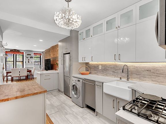 4th image of 148 W 94th St Unit Garden