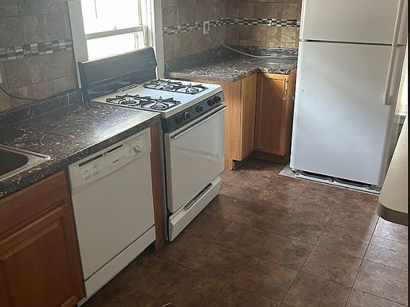2nd image of 1309 7th St SE #4