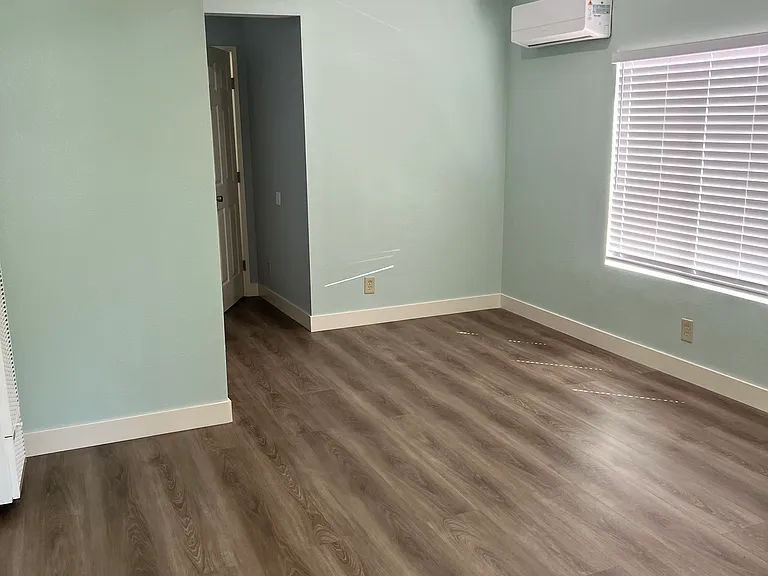 1731 1/2 W Florence Ave #1/2 — Photo 2