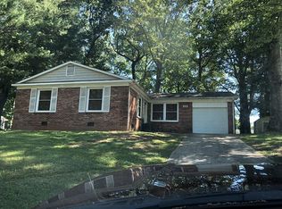 303 Foxcroft Dr, Asheville, NC 28806