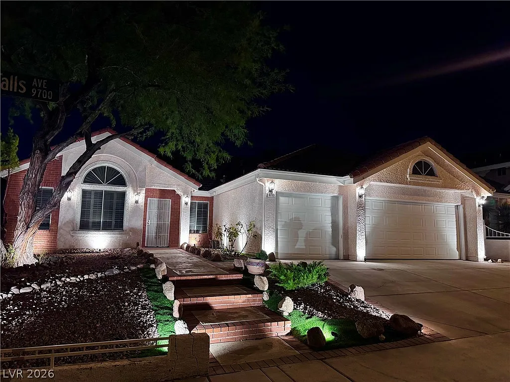 4 bed, 2.0 bath, 2020 sqft, $3,295 — Photo 1