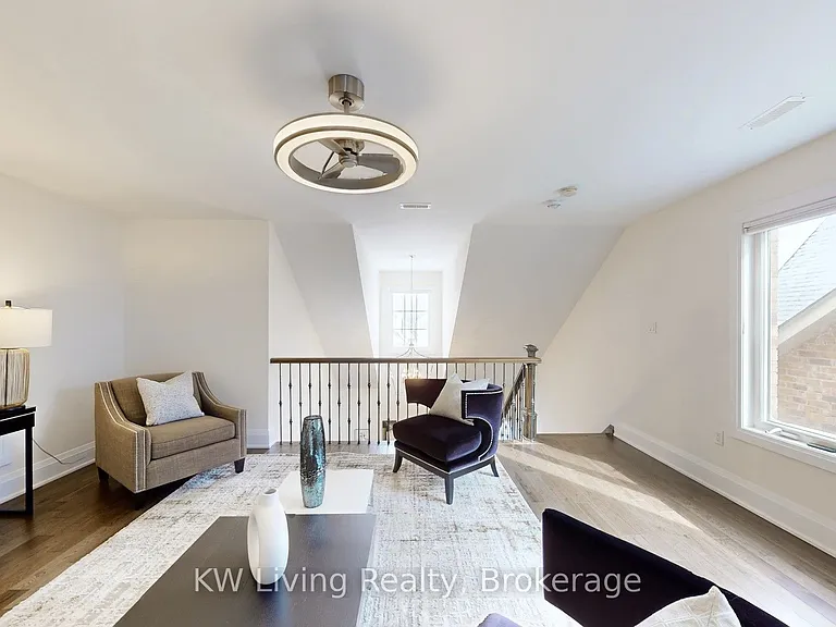 92 Giardina Cres — Photo 40