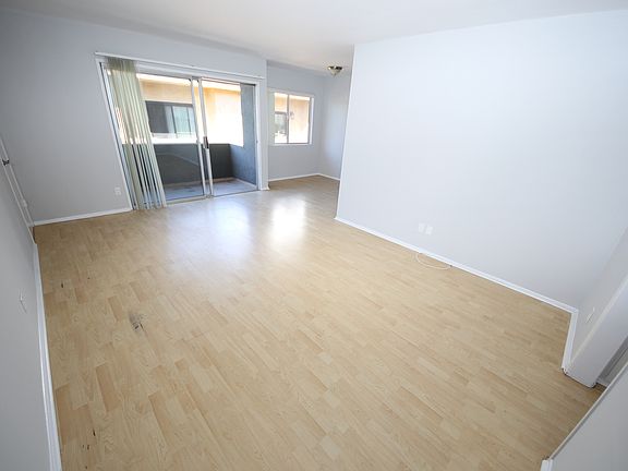 2nd image of 1256 Granville Ave APT 5