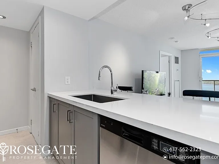 208 Queens Quay W #1908 — Photo 3