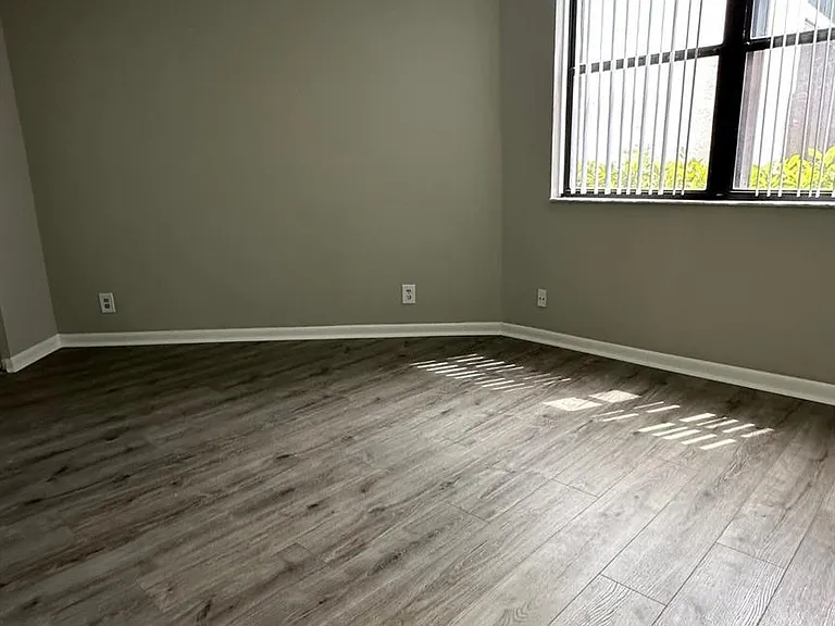 215 Lake Pointe Dr #101 — Photo 8
